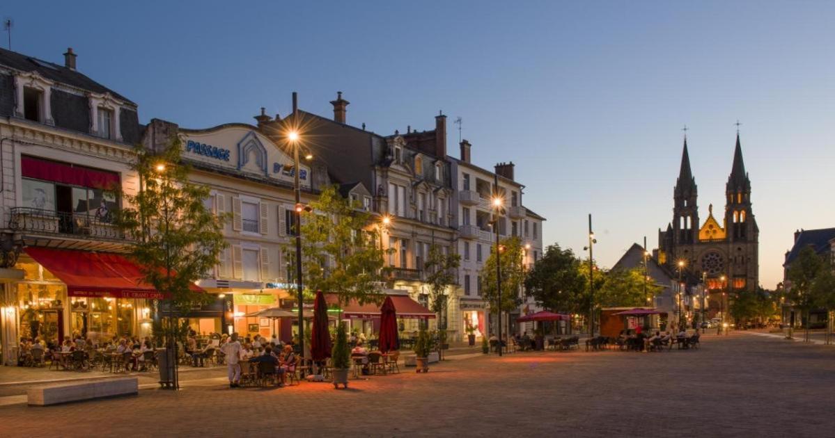 T3 Moulins Avec Garage Proche Gare Appartement Buitenkant foto